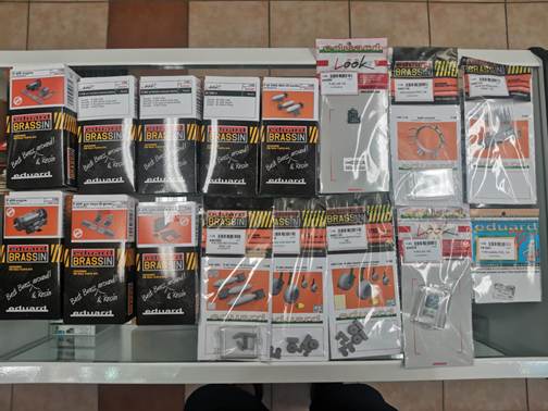 A shelf with plastic wrap on it

AI-generated content may be incorrect.